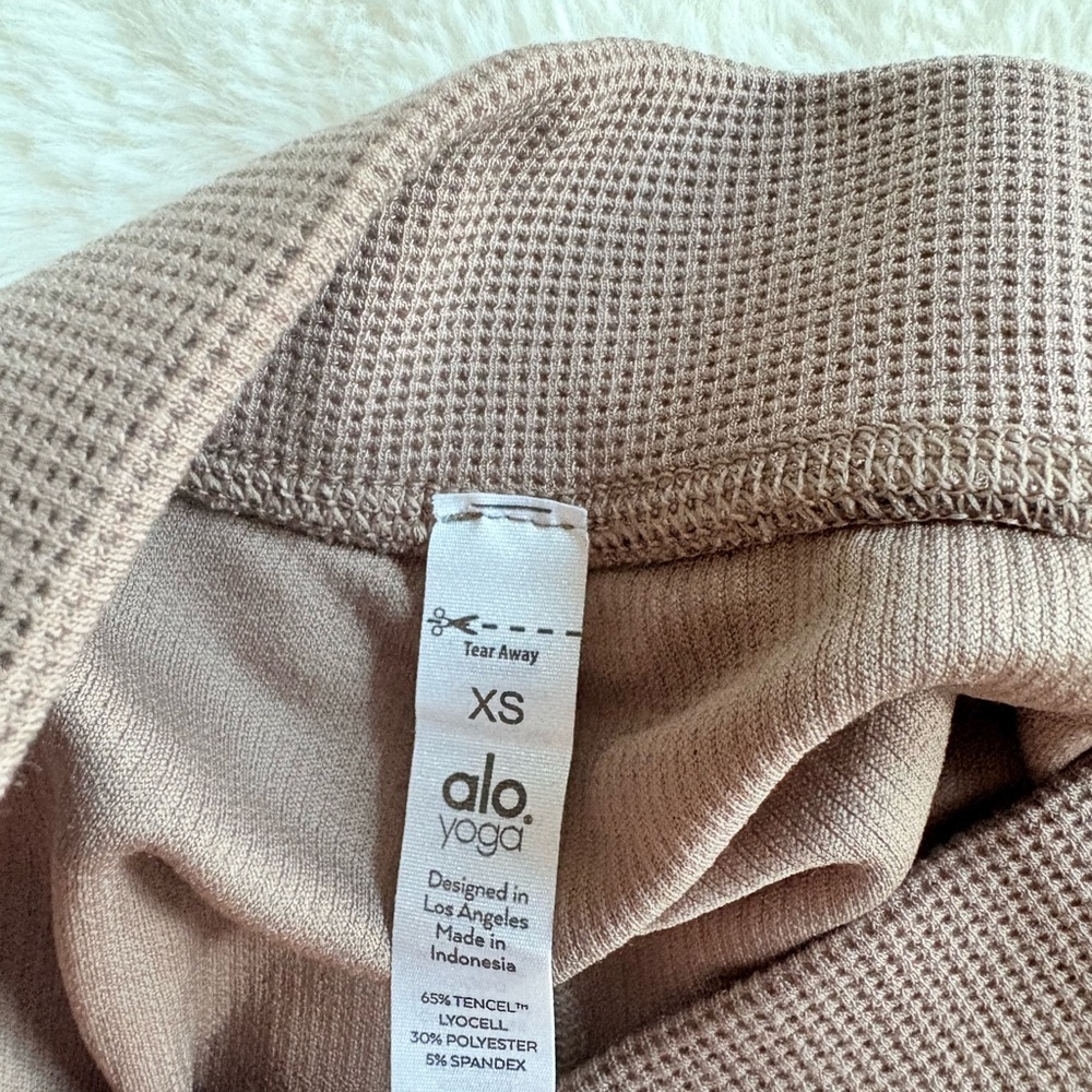 ALO Yoga Taupe Waffle Knit Shorts - Picture 3 of 3